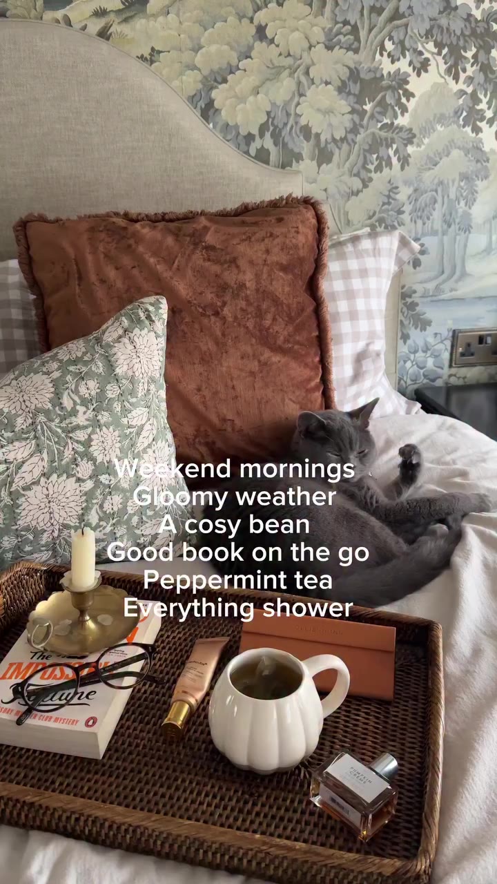 Cosy lazy autumn mornings 🍂 #slowlivingmovement #slowliving #cosyinterior…
