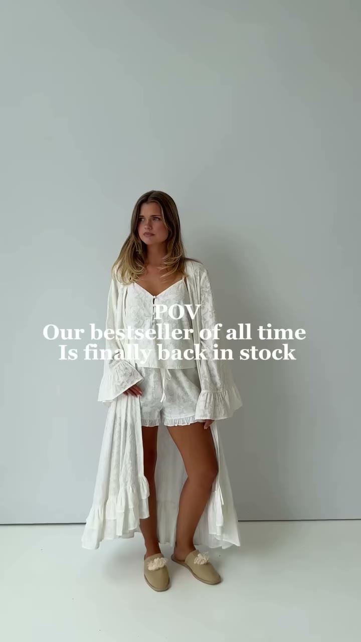 You heard it here first 👀👏 Our best selling Isabella robe has been restocked…