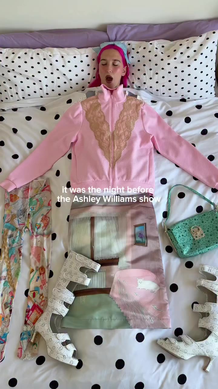 This is MY Christmas Day @ashleywilliamslondon 🎀