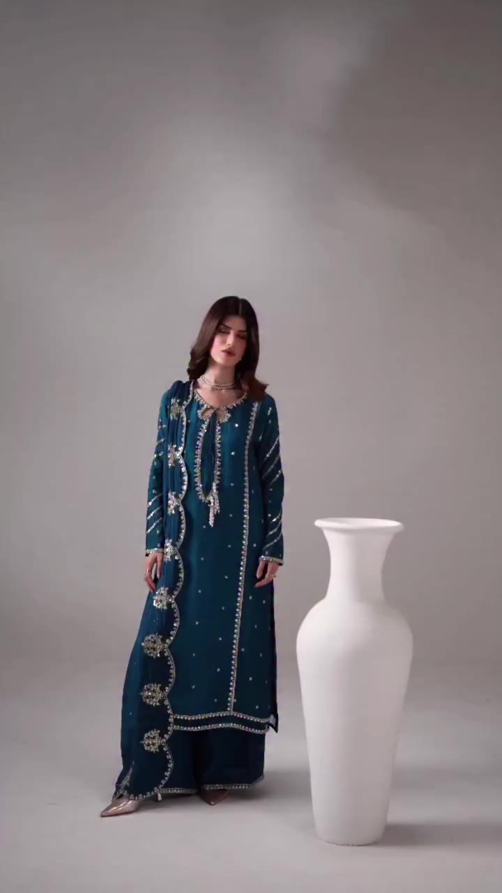 𝐓𝐇𝐄 𝐒𝐈𝐋𝐊 𝐄𝐃𝐈𝐓 '𝟐𝟔 Elegance takes a timeless form in rich teal…