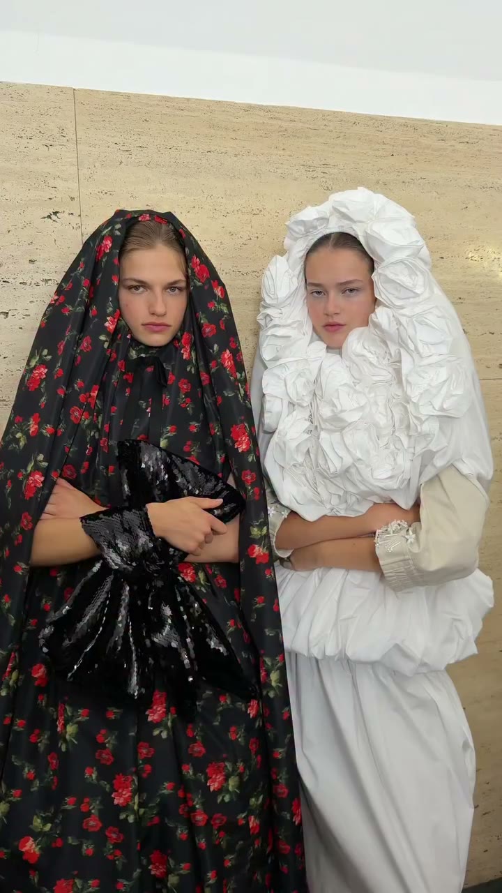 How many roses is too many? Asking for @simonerocha_ #LFW