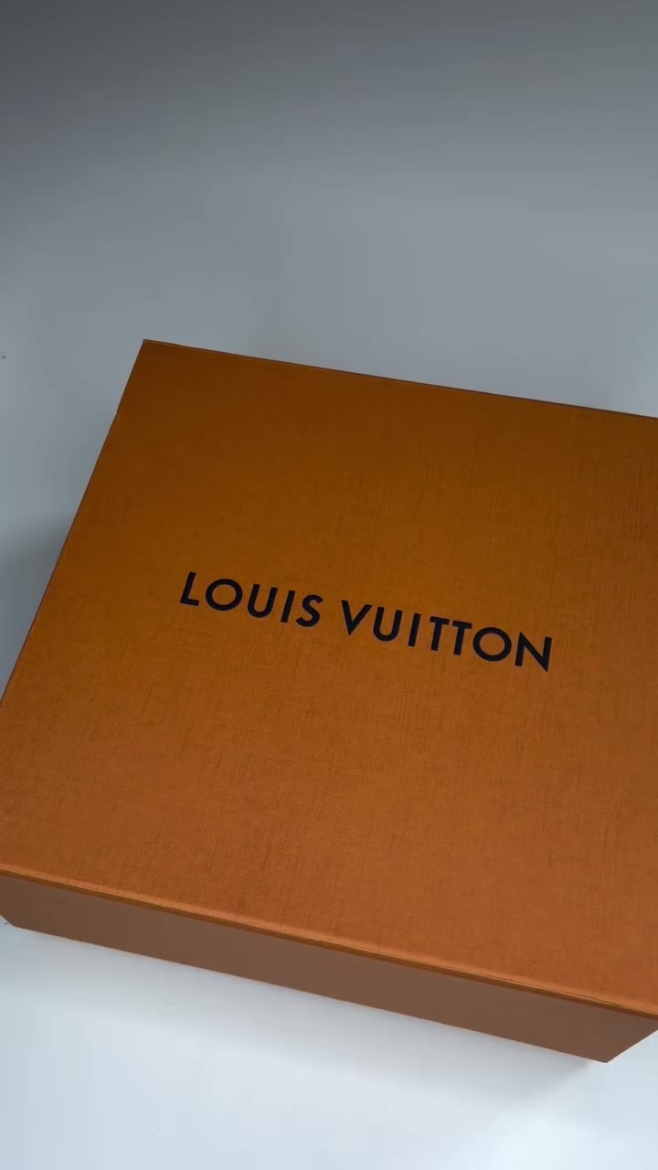 Unboxing This Weekend’s New Arrival🤎✨ Louis Vuitton Reverso Vanity Chain Bag…