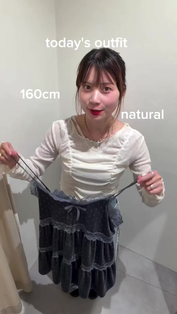 大人気のフリルラインブルゾン🩵 肌寒くなってきたので薄手のアウターが大活躍🔥 ミニワンピ合わせがおすすめです🌚🫧！！ #wcloset #秋…