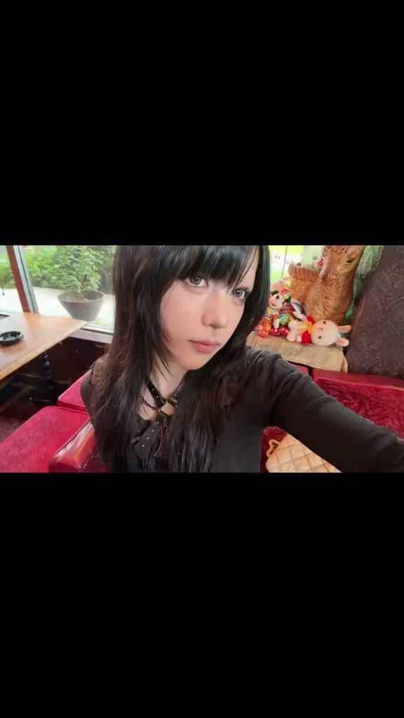 雨降ってきたなう、歩いて行けないね 後ろのやつうさぎかなーと思ったけど、ラマとかそっち系なのかも