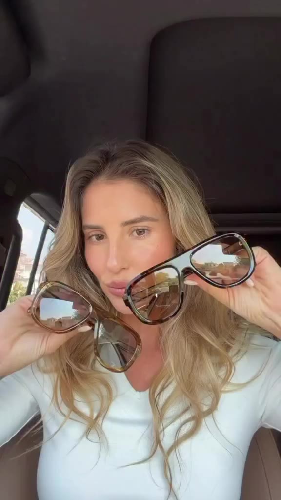 🦋🦋 @tialineker trying on the LEO