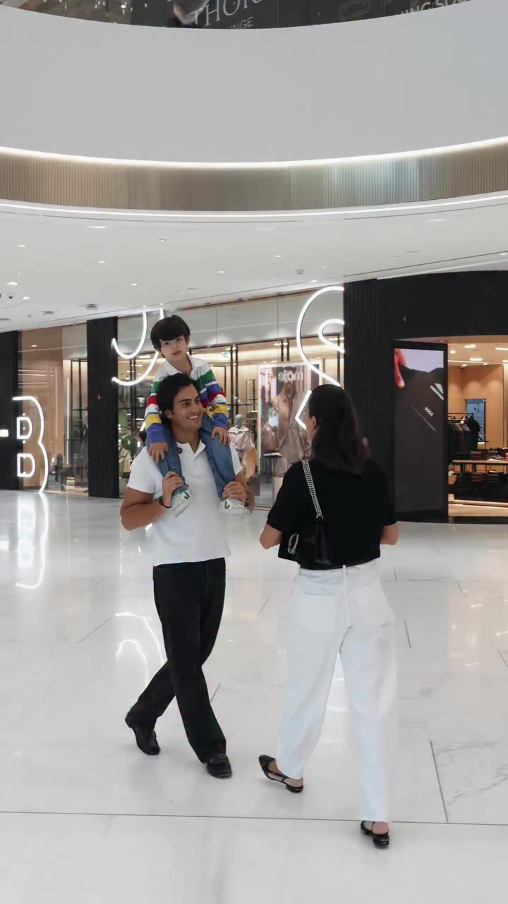 We came for shopping. Aboudi came for the escalators @palmjumeirahmall
