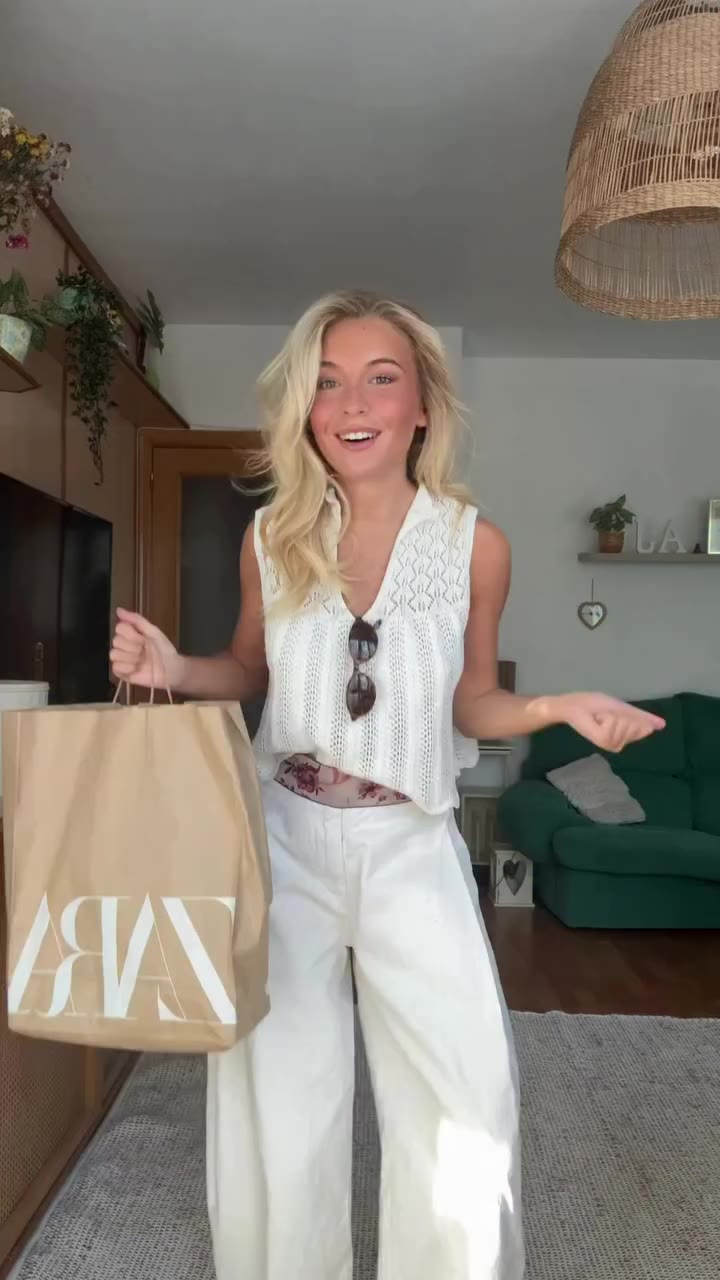 Os dejo por aquí mi look del viernes para salir 🖤 El pantalón es de Zara ref…