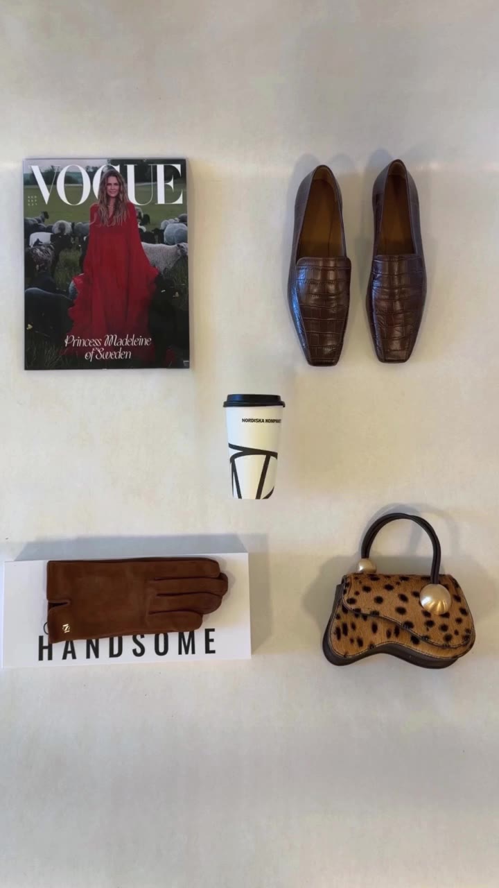 Ett snurr. En ny favorit. Vilken av höstens accessoarer är dina favoriter?…