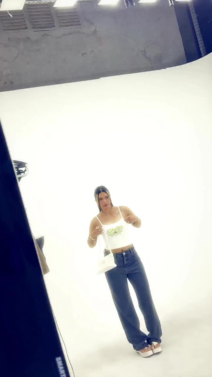 Os anos 2000 nunca foram tão cool 🧡 As referências que marcaram uma era estão…