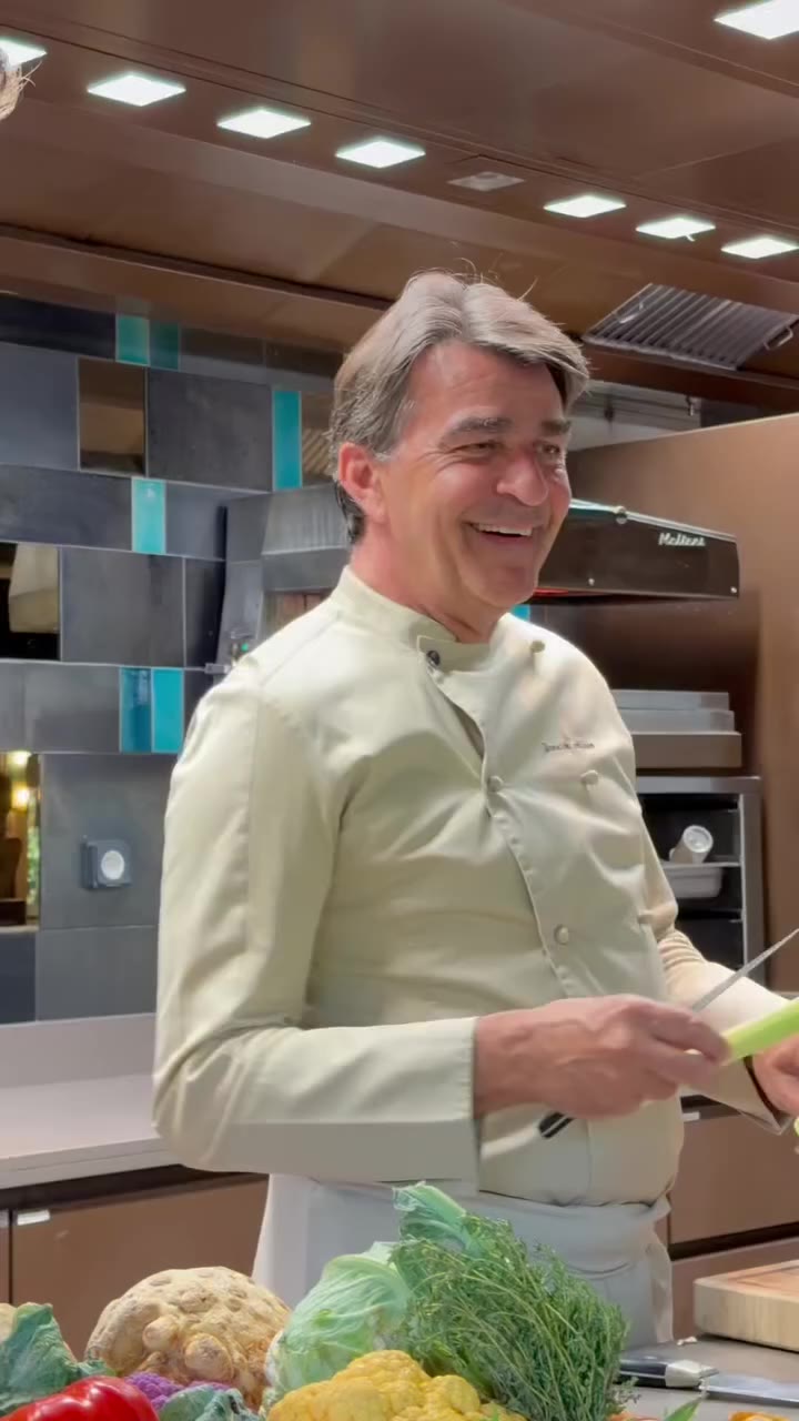 Pavyllon, c'est une histoire de transmission. Le Chef Yannick Alléno y rend…