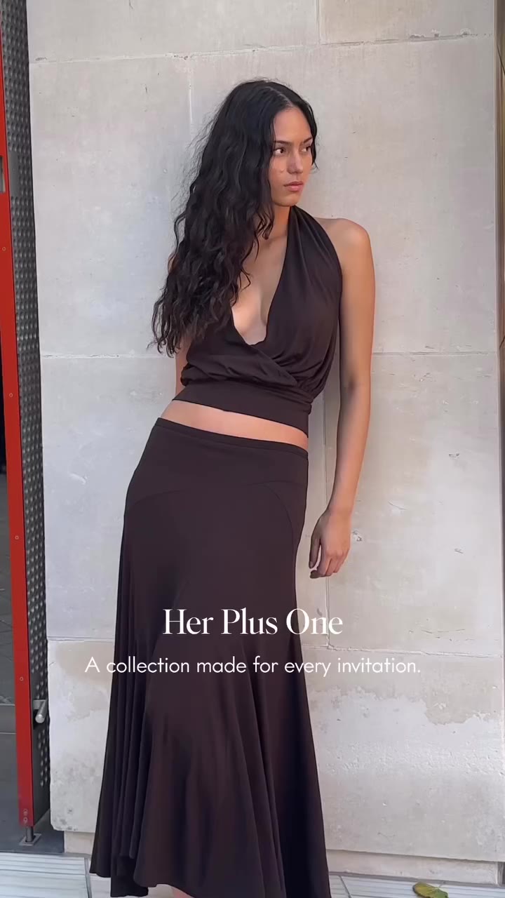 Her favourite set. Refined in bitter chocolate, tailored for the occasion. Her…