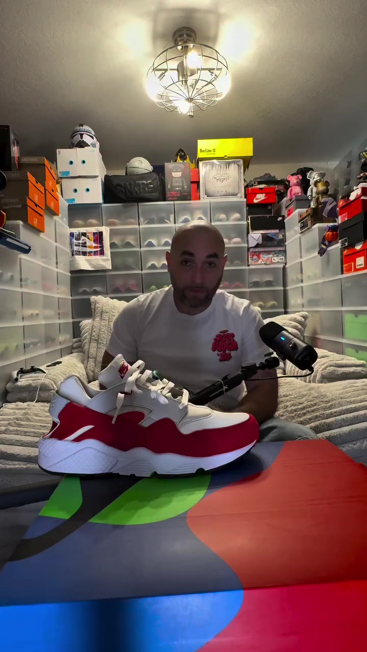 Same bloodline. Swapped fingerprints. The Air Max 1 stole the Huarache’s…