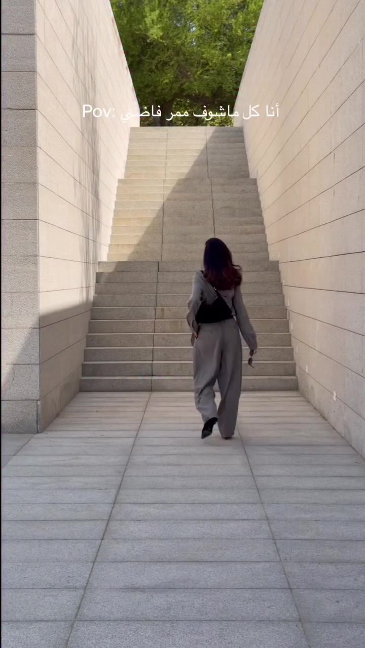 Just passing through, but making it a moment. Nancy El Ali wears the Elm set…
