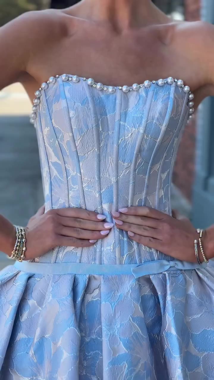 Princess moment🩵 Come find your dream dress from 1-5 today!! Shop in-store or…