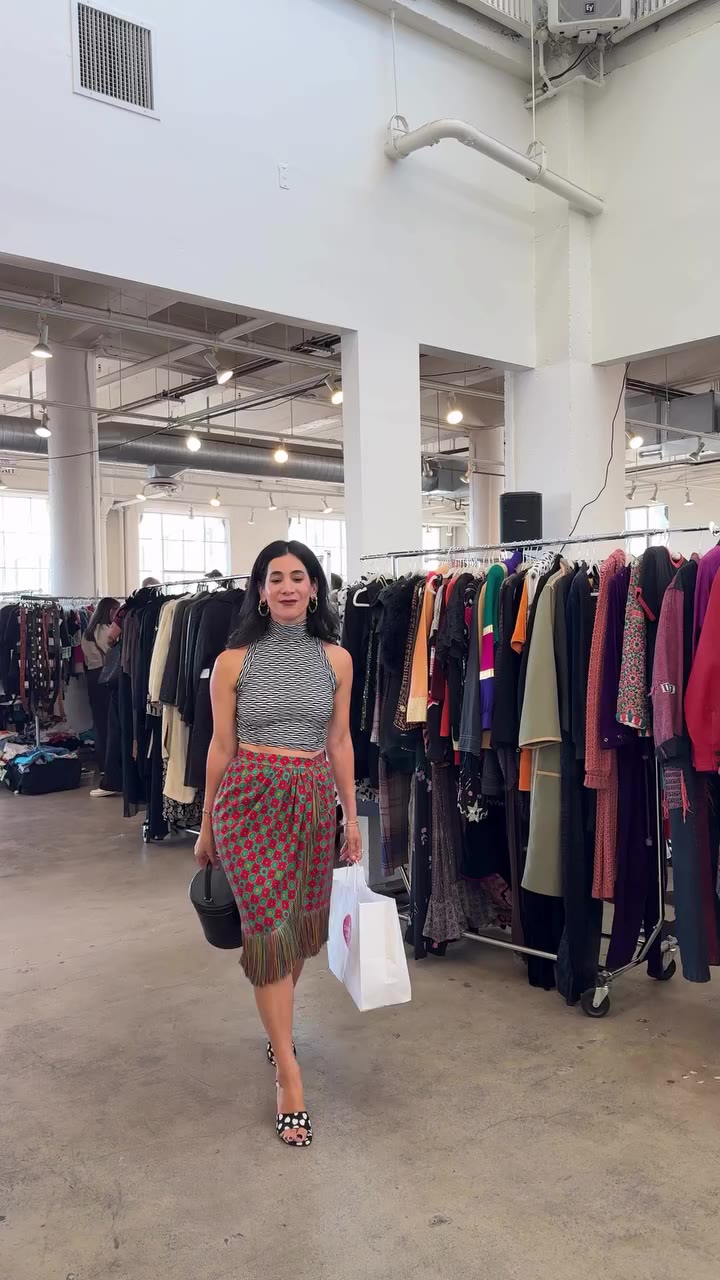 30 seconds from my day at @acurrentaffair, no words needed 💗 Vintage fashion…