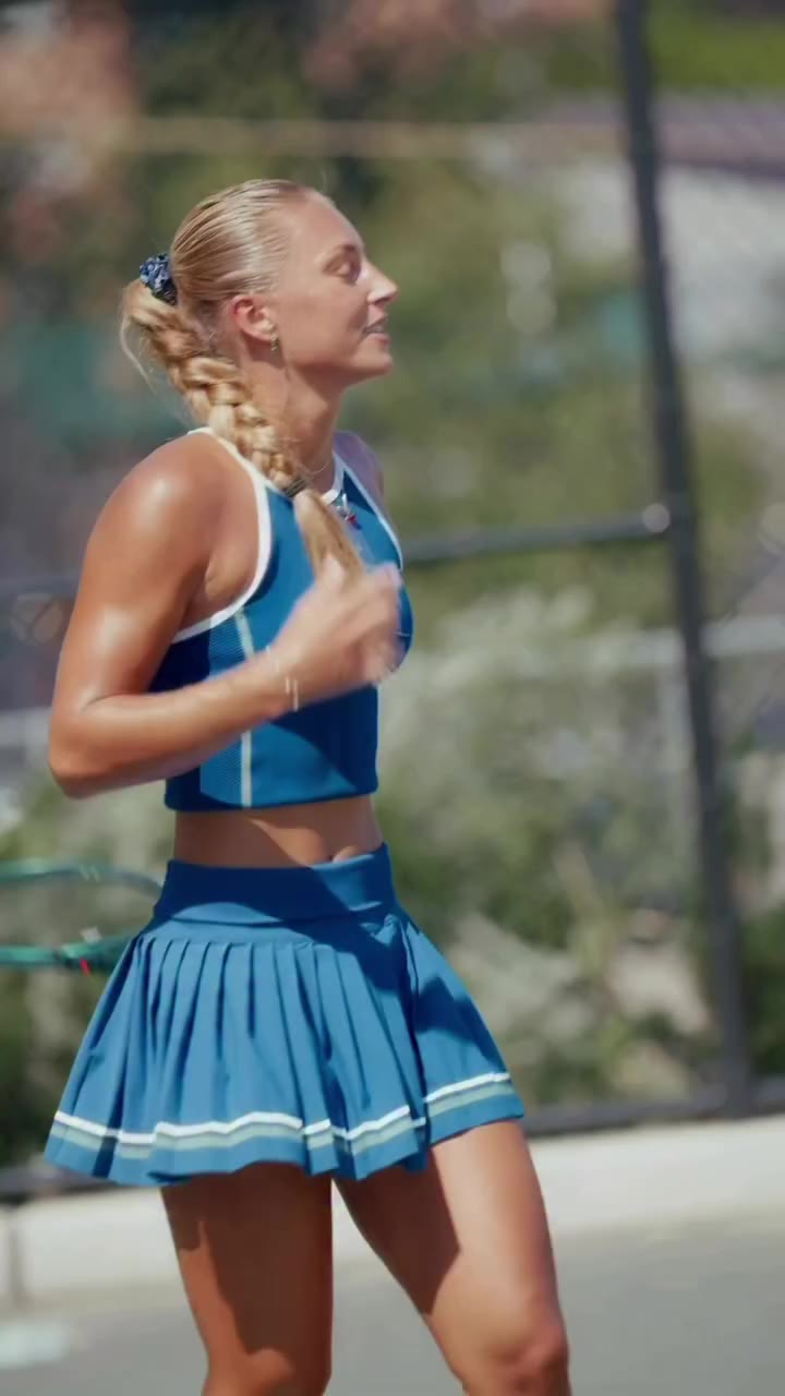 Look good feel good right? Electric blue is the way to go 💙 @wilson…
