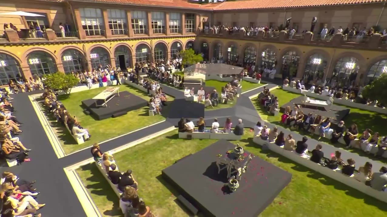 Joyas que encuentran su lugar sobre la pasarela. ✨ Nuestro desfile en vivo…