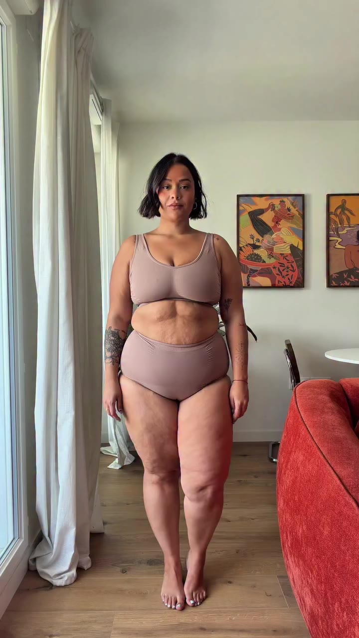 My body vs how I style it 🤍 @makemylemonade #mybodyvshowistyleit #ootd…