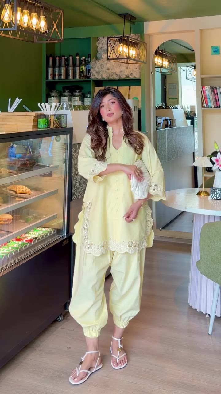 Outfit 1 or 2 by @moirebasics? I can't decideeee 💛🦢✨ . . . . . . Fit check…