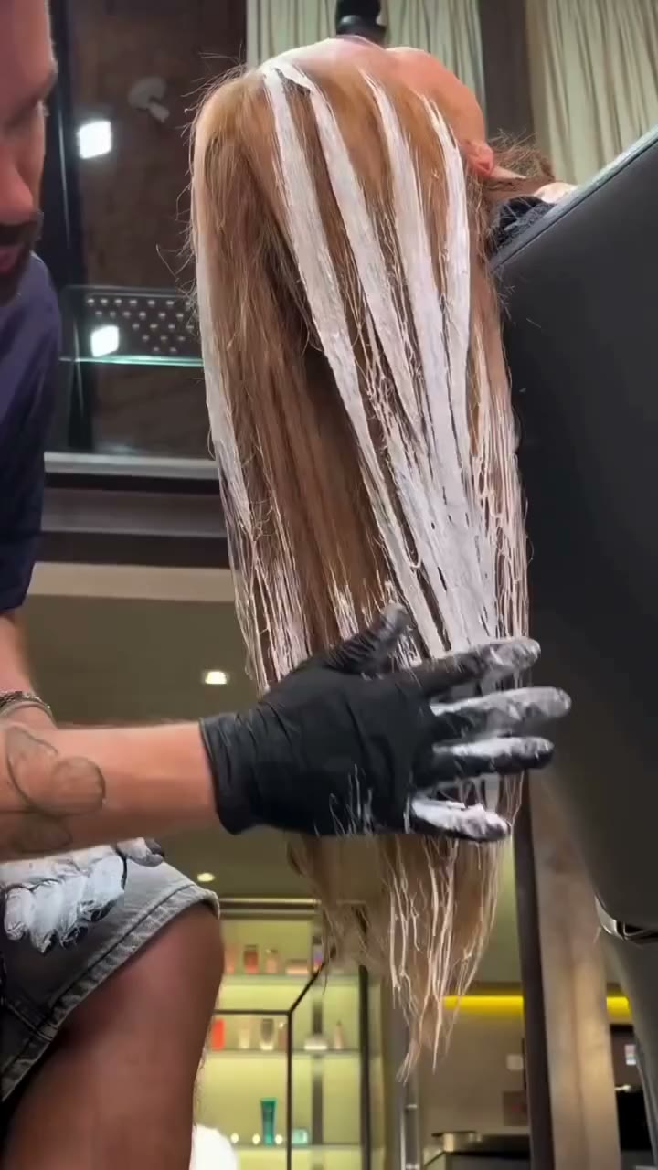 Une transformation blonde sophistiquée, façonnée avec précision. 🤍…