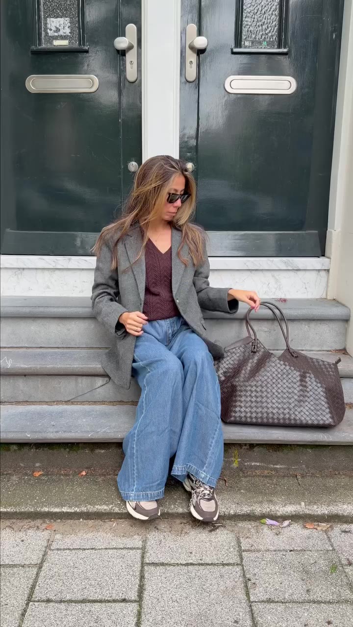 Autumn layers for city days,