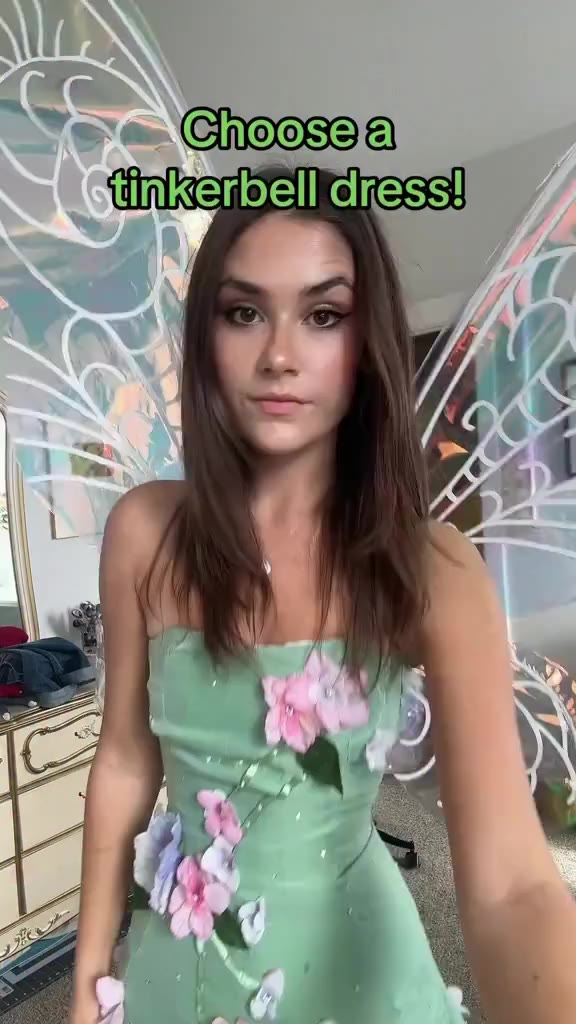 Which tinkerbell dress would you choose? 1 or 2?! 🧚💚 Giant tinkerbell wings…