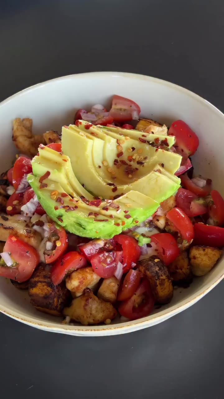 Recipe below 🍠🥑🧀 225 gr sweet potato 130 gr cherry tomato 1 little onion…