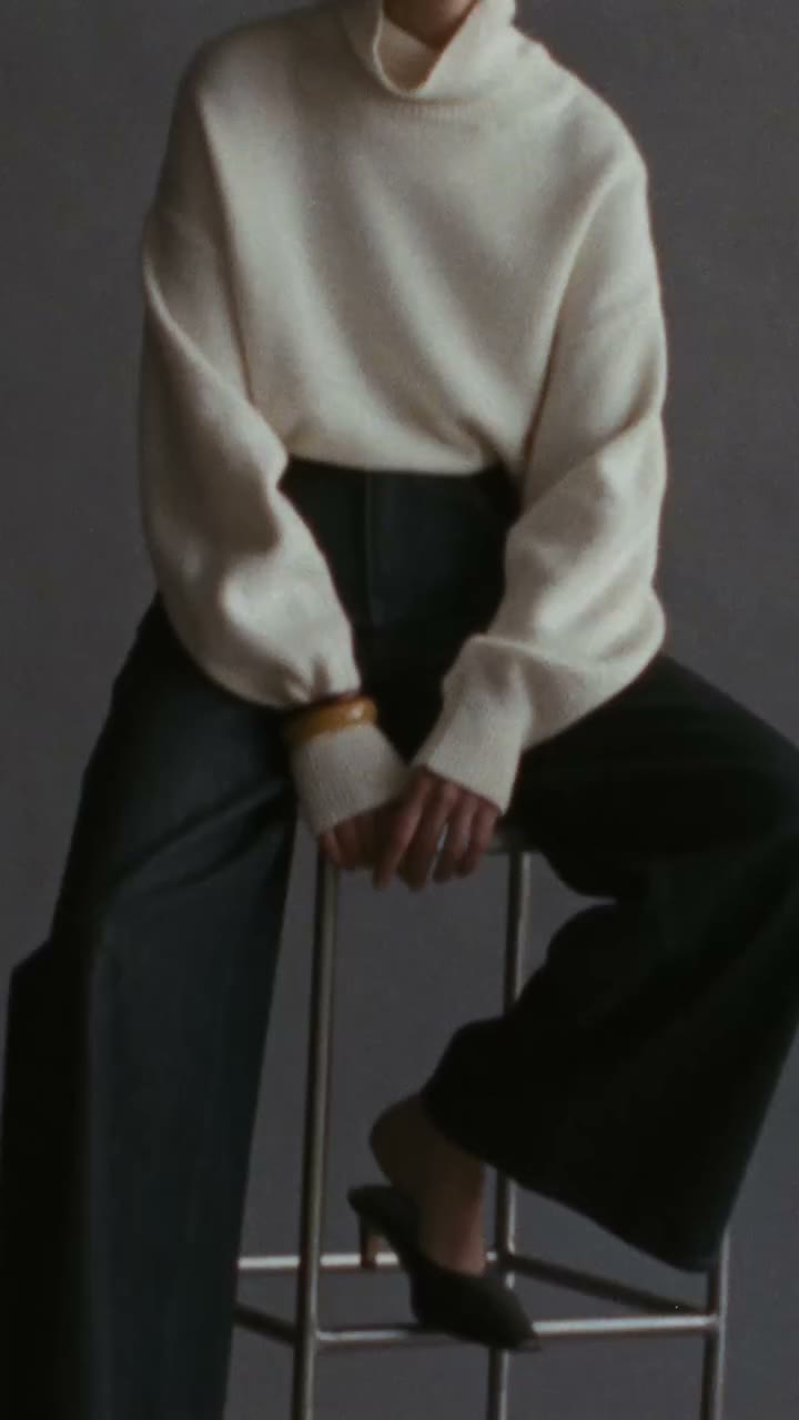 A study in softness and proportion. Crafted from a cotton-wool blend, this…