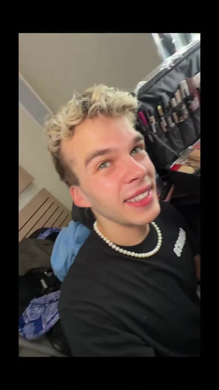 obyśmy nie odpadli przez tą sukienkę 🫠🫠 głosujcie dzisiaj na parę nr 3!!! 🥹