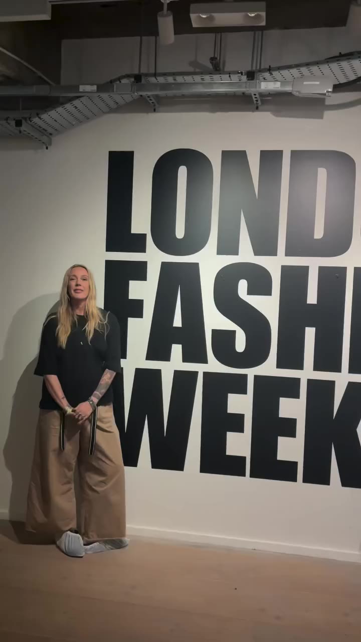 Creating a faux bob for @5000.lab @londonfashionweek #londonhair #lfw…