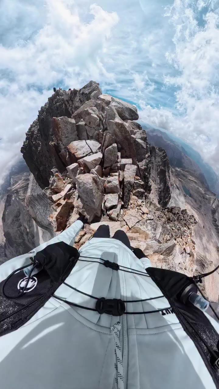 Sunday hike, anyone? 🎥 @ibeertt