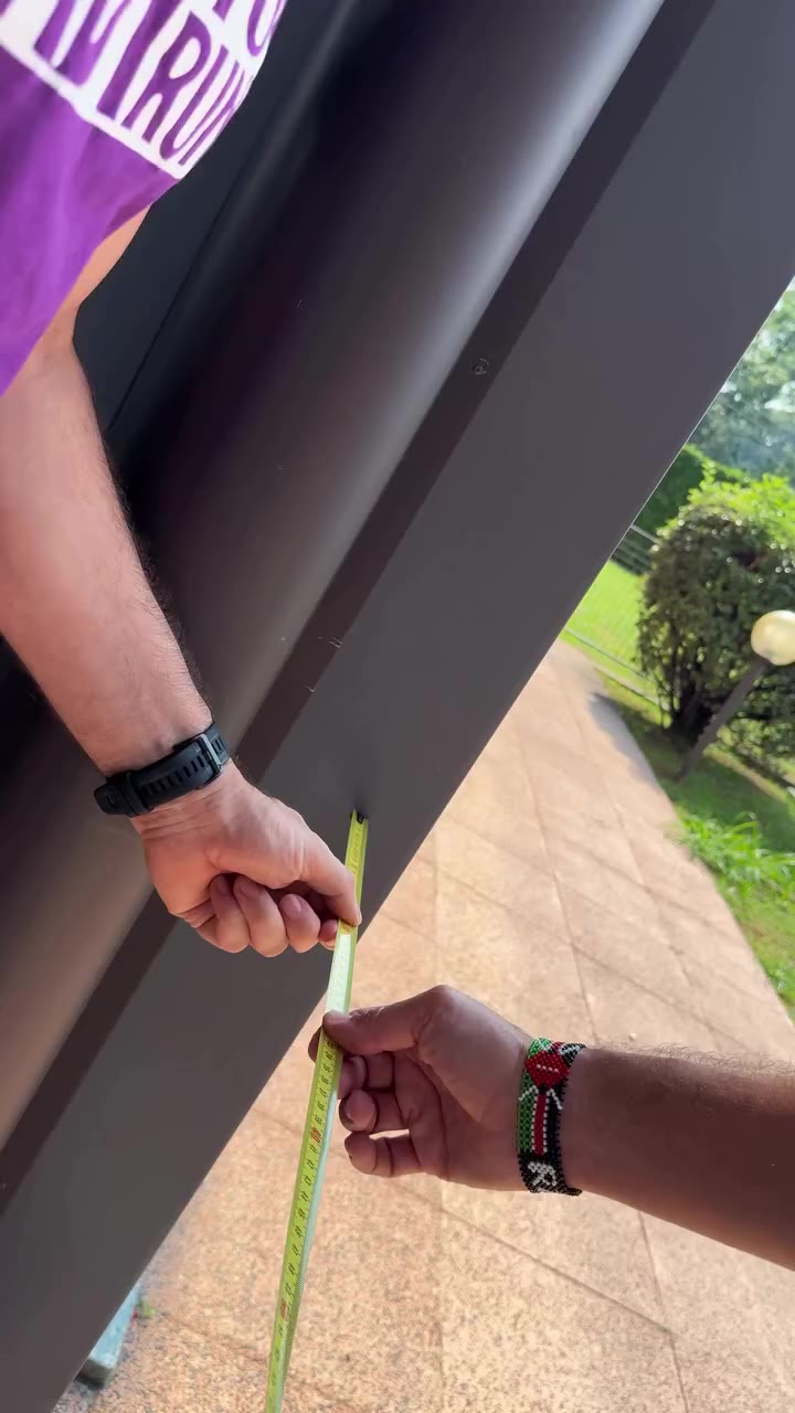 POV: Quando dovresti fare un brindisi tranquillo per i 20 anni del negozio, ma…