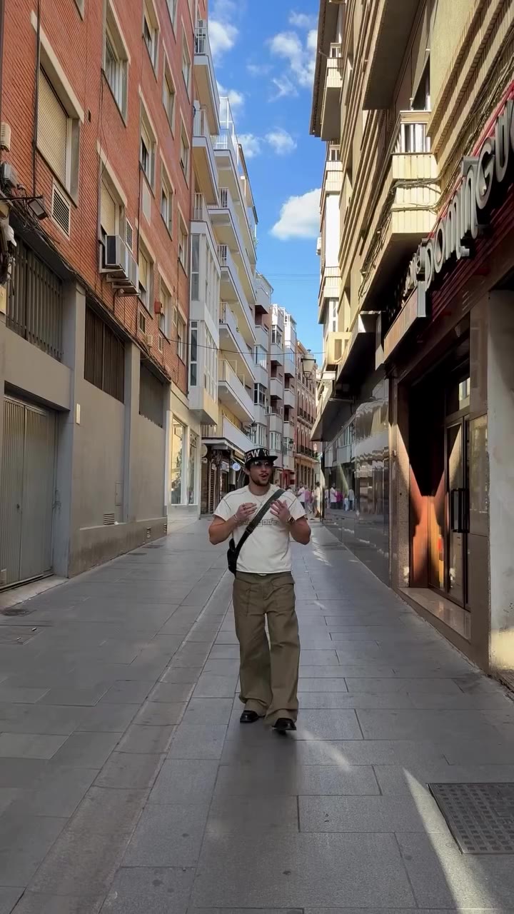 En el tercer capítulo de descubriendo tiendas vintage de Granada, venimos a…