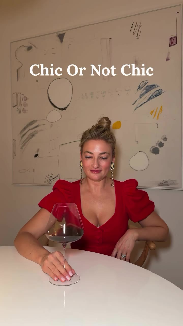 New series „Chic or not chic“ and all things Dirndl 🎀 #dirndlliebe…