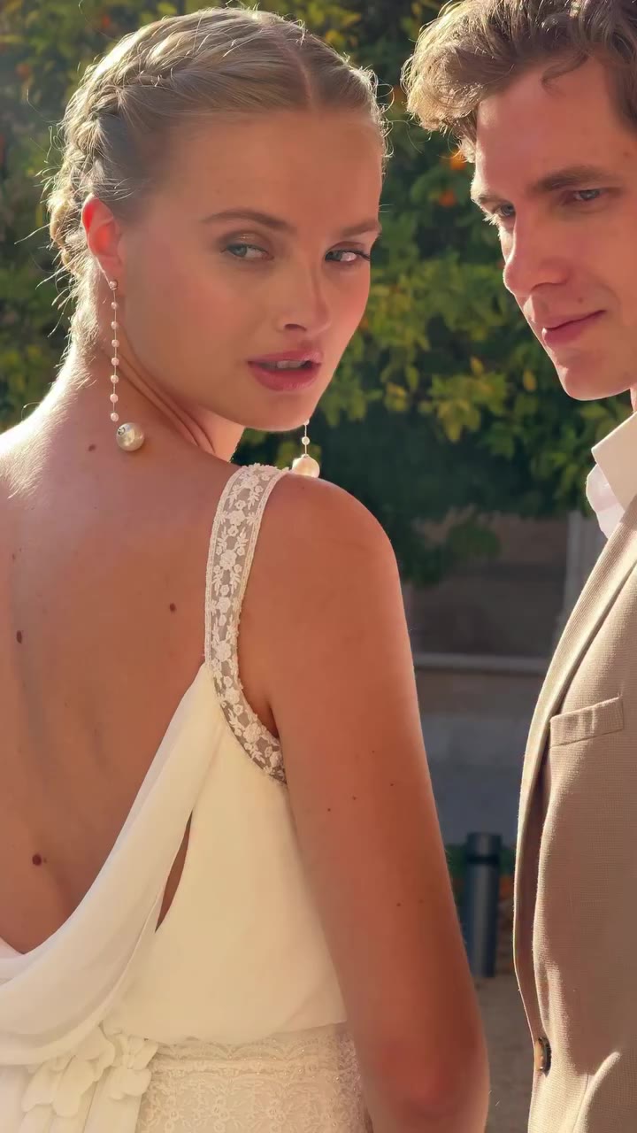 LAVIA is made for the moments you’ll remember together. A refined silhouette…
