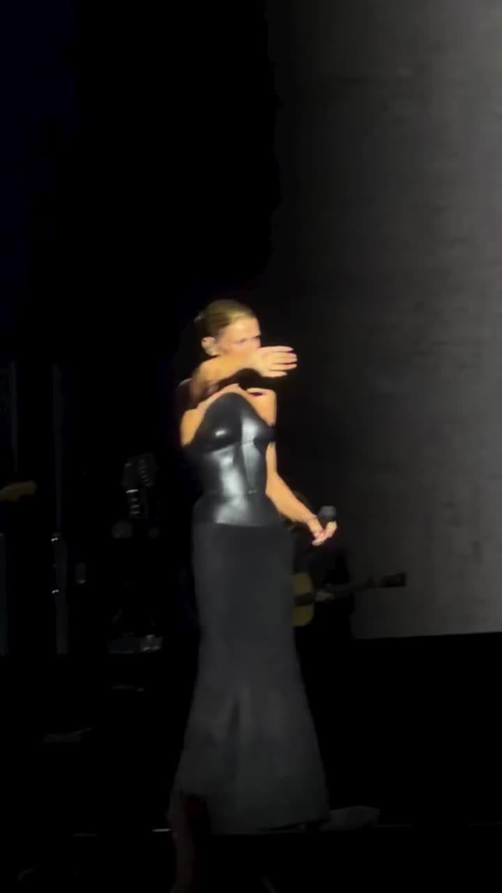 @celinedion 👑