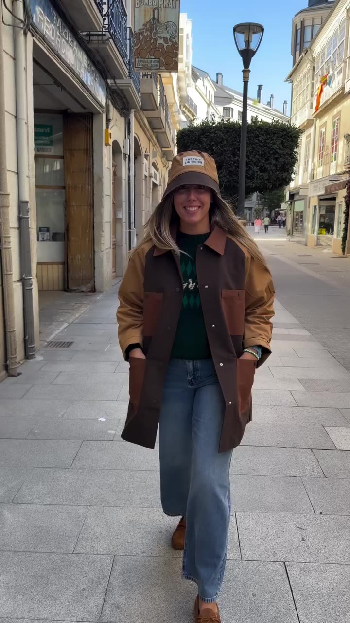Despedimos la semana con un look para pasear sin prisa 🤎 La gabardina y el…