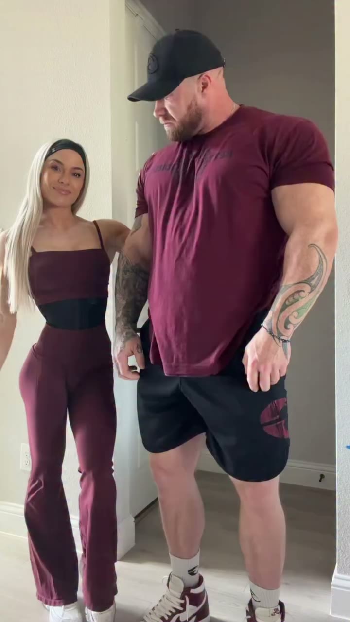 Another day another fit check! 🖤 Burgundy fits from @officialbetterbodies…