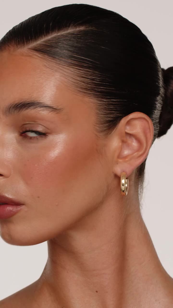 Consider this your first glimpse 👀 Your lashes are about to get a whole lot…
