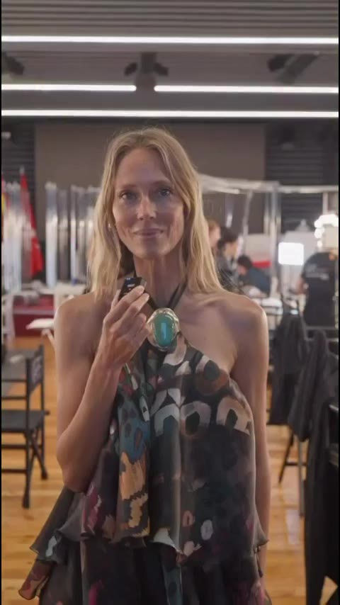 ¡Descubre el ritual de @vanesalorenzo_ antes del desfile! El backstage, la…