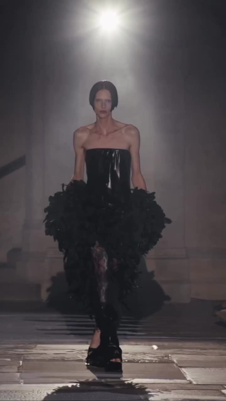Charlie Jones closes @AlexanderMcQueen Spring/Summer 2027 by @Sean.McGirr…