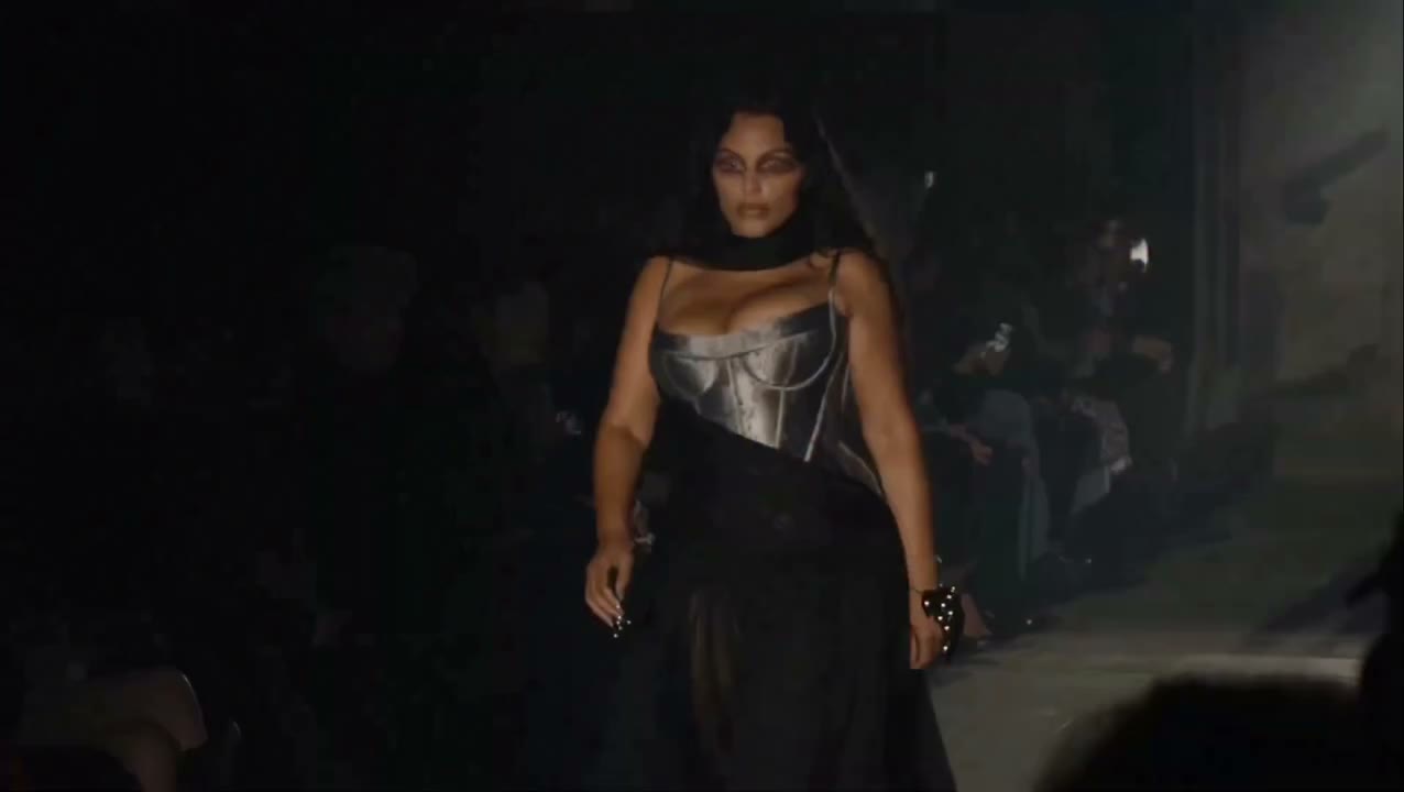 McQueen Spring Summer 2027 Show Paloma Elsesser Xiao Wen Ju Alva Claire Grace…