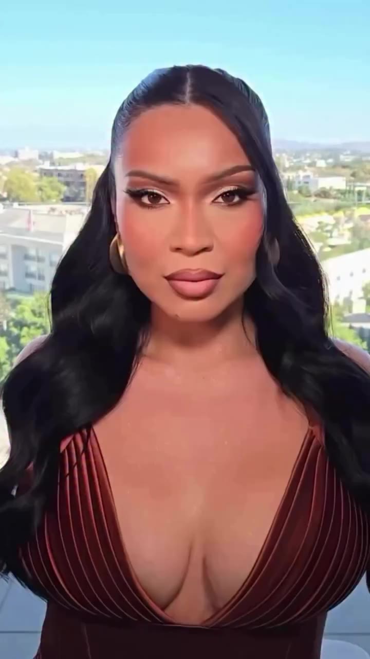 NO NOTES 🥵🔥 @glamzilla wearing our Silk Seam™️ Clip-In Extensions in shade…