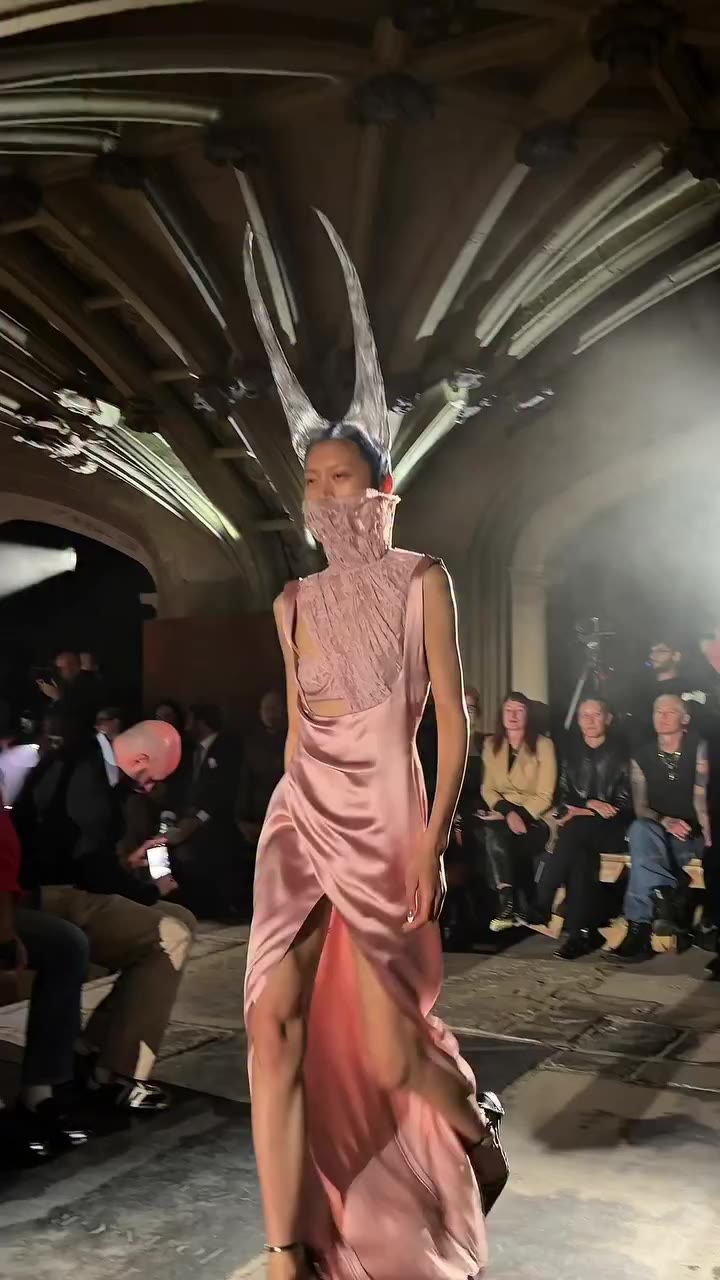 @alexandermcqueen back in London ! What’s the verdict ?