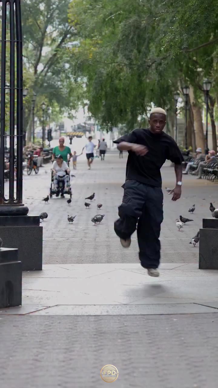 New York kept moving. Bboy Swazi in slow motion #bboy #breakdance #streetdance…