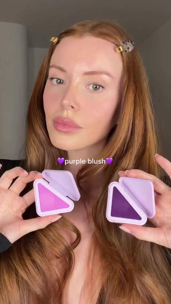 What do we think of purple blush? 💜 @pradabeauty