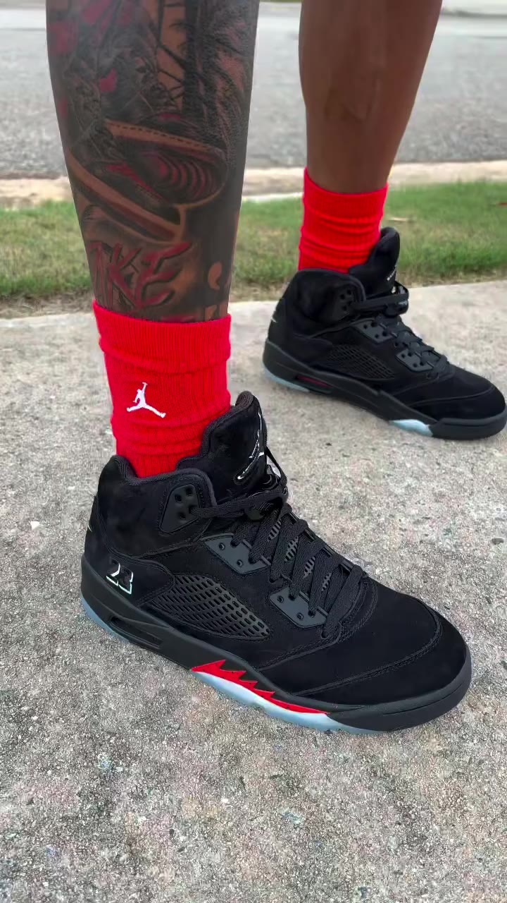 🎃🎃 HALLOWEEN 5’s IN THE CUT THATS A SCARY SITE 🫣🫣 JORDAN 5 “HALLOWEEN” ON…