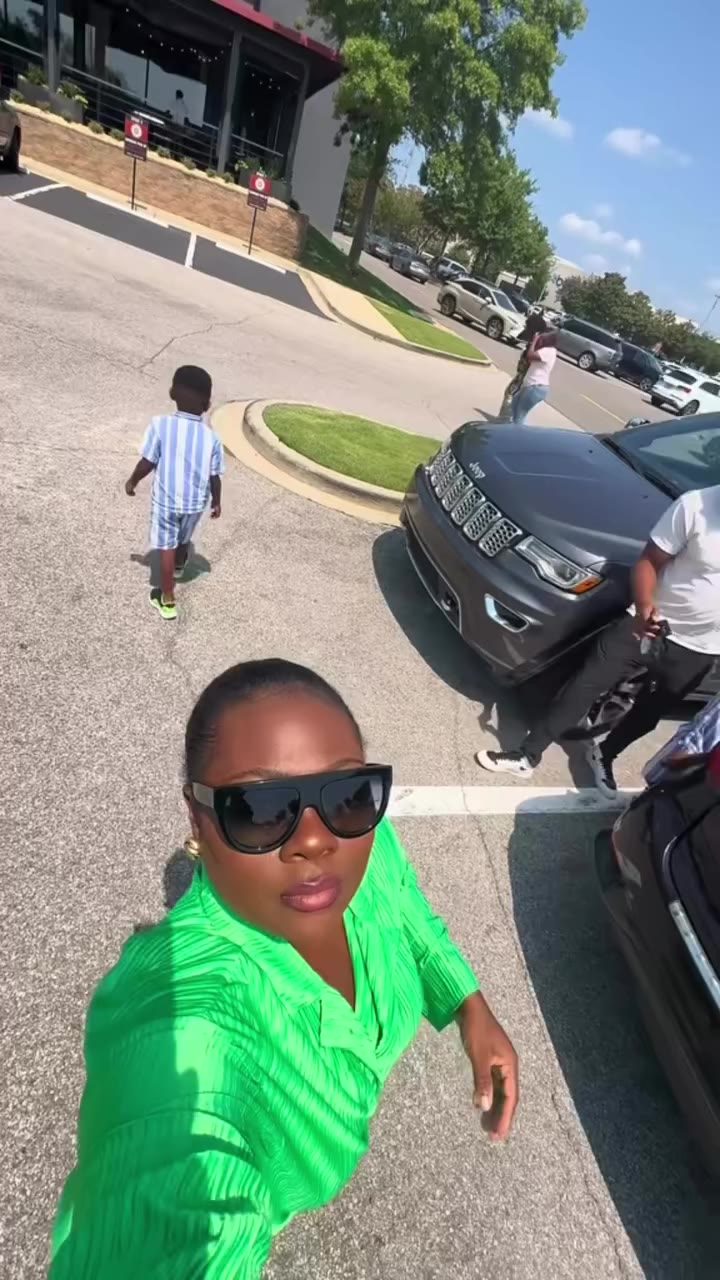 SUNDAY BRUNCH VLOG Sundays are for brunch with the Ford family! We went by…