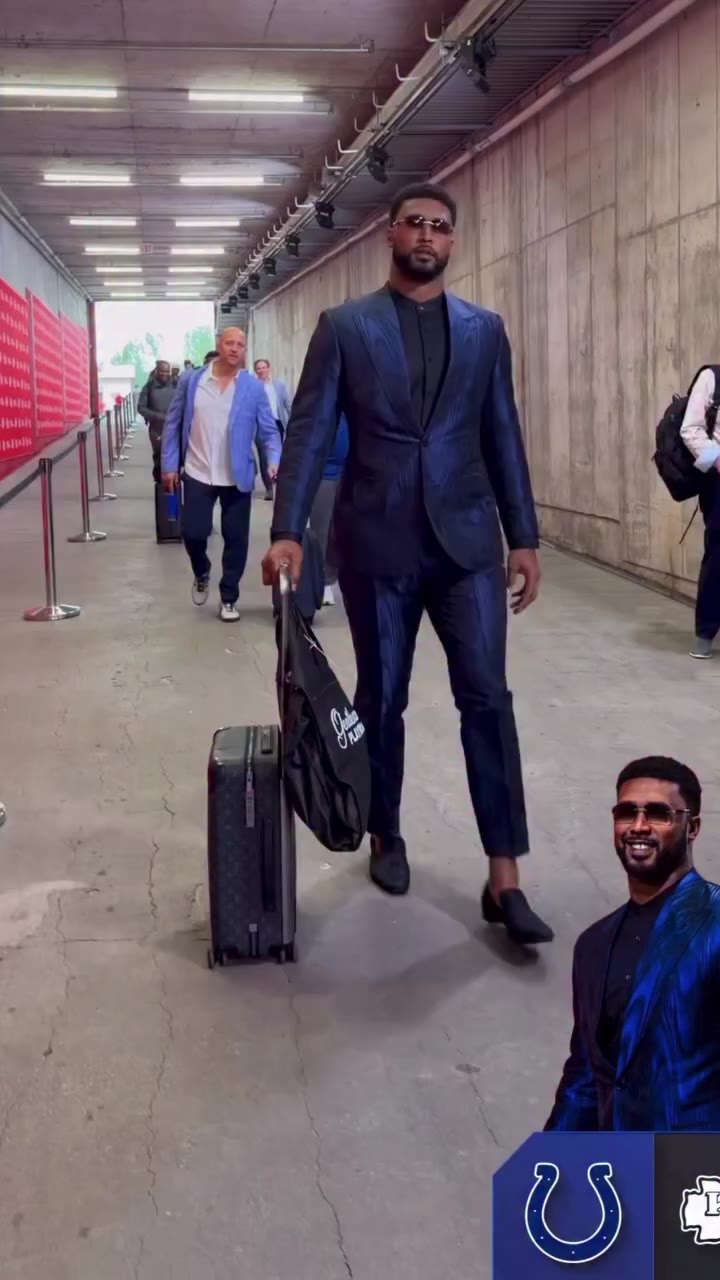 Waiting all day for Sunday night Primetime fits!! @dbuck_99 arrives in KC…