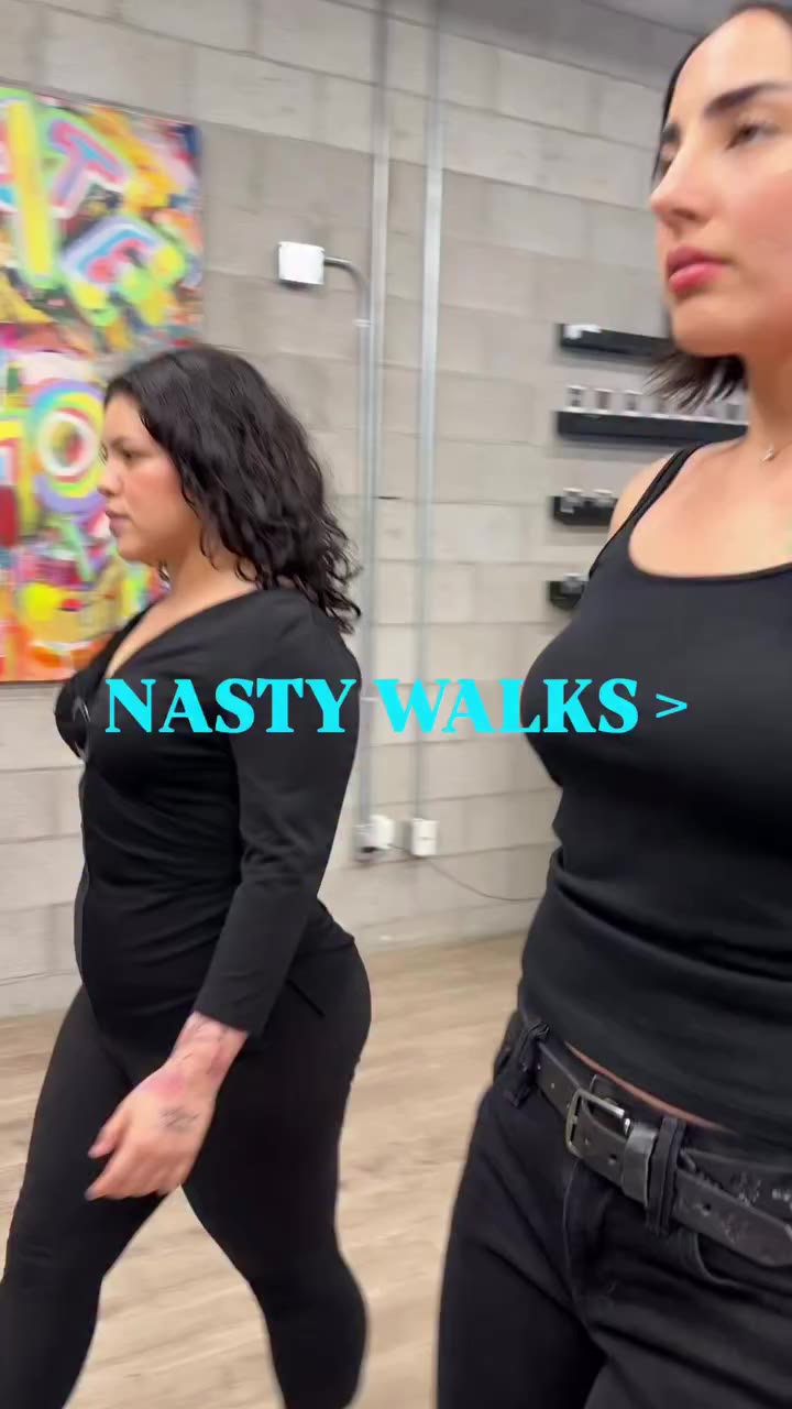 no crumbs 🧑🏻‍🩰 #modelwalk #explorepage #runway